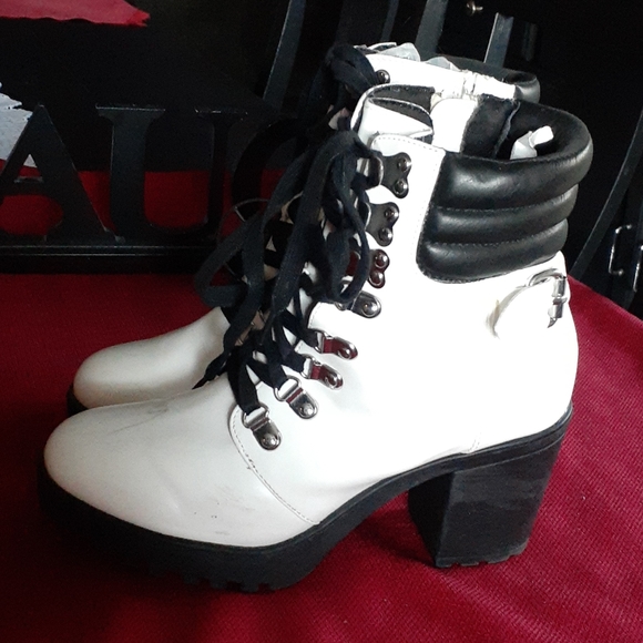 Mia booties - Picture 2 of 10